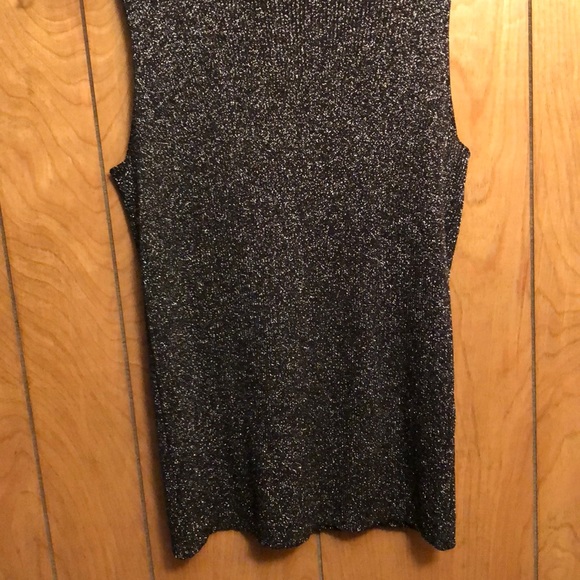 Sparkly turtle neck with no sleeves top - Picture 3 of 8